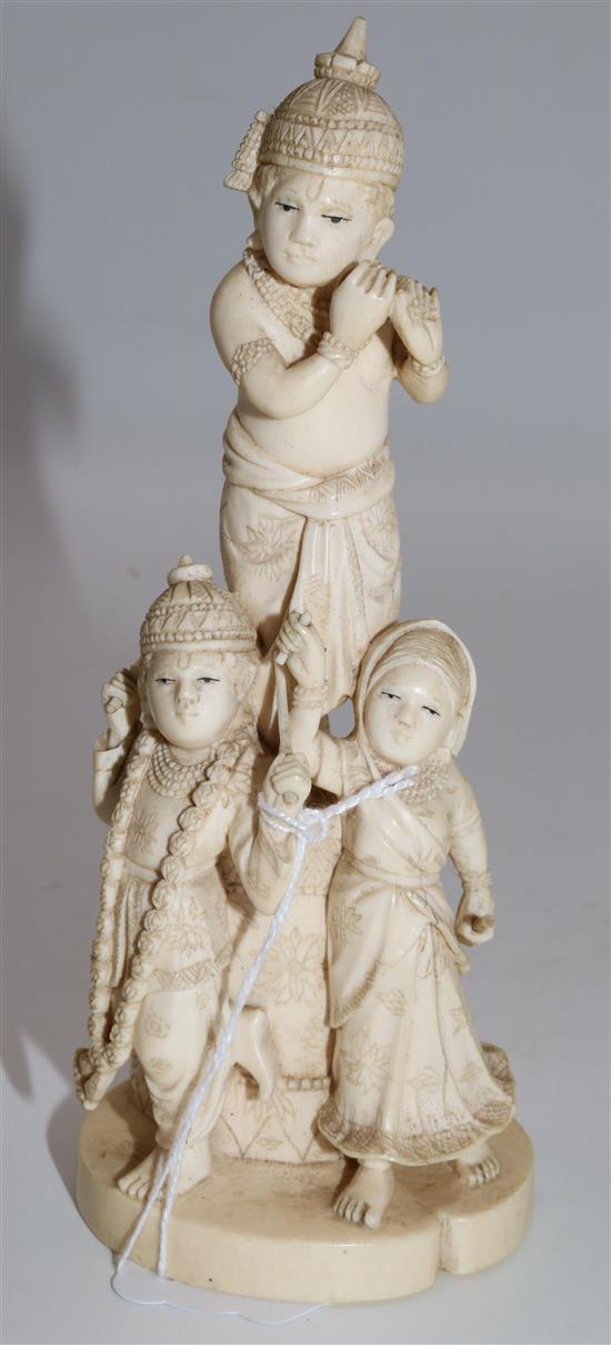 Indian ivory of 3 figures group